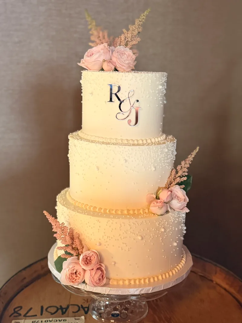 Wedding Cake with pearls and flowers