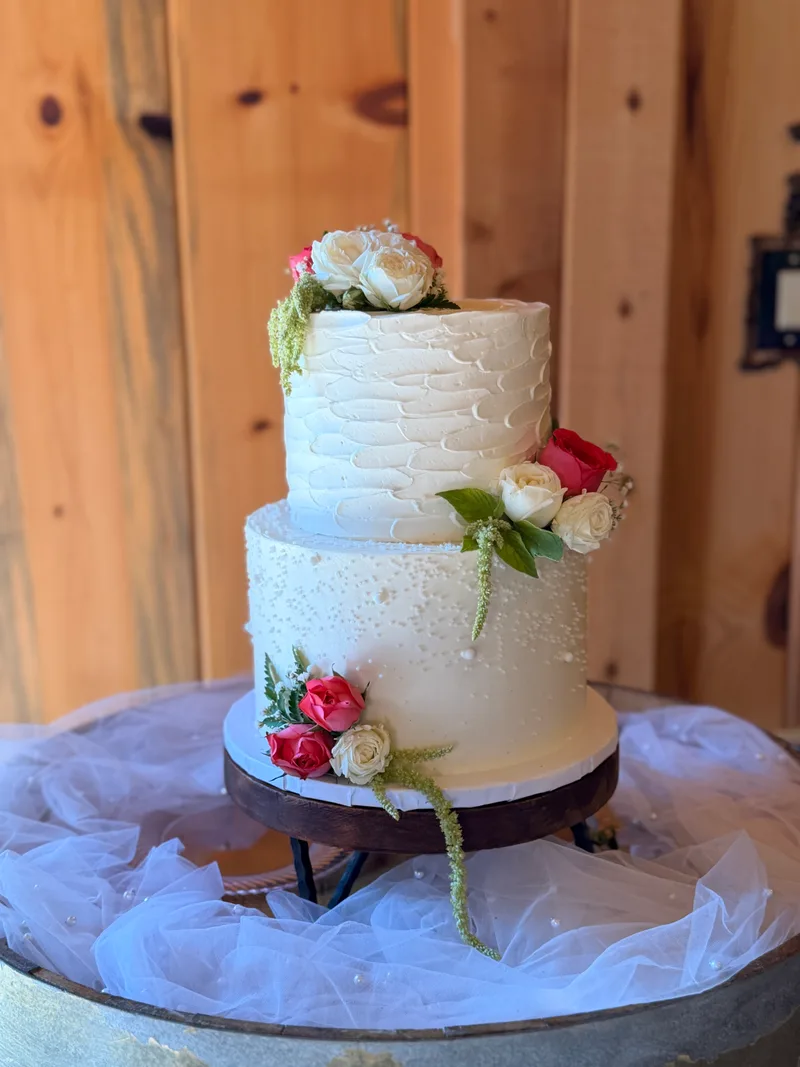 6" and 8" textured cake with pearls
