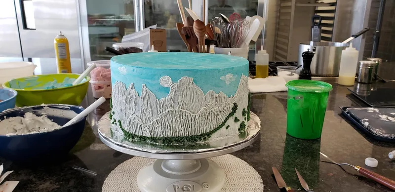 Customcakebeingprepared
