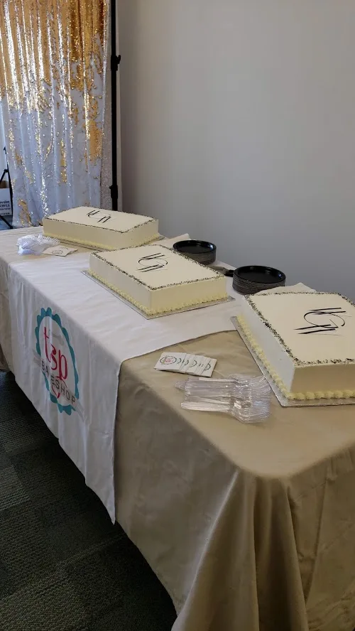 Customlogocakes