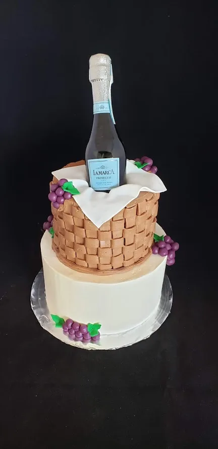 Custompicnicandwinecake