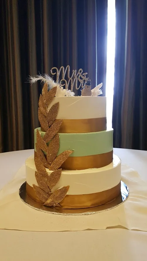 Greenery & Gold Tiered Cake