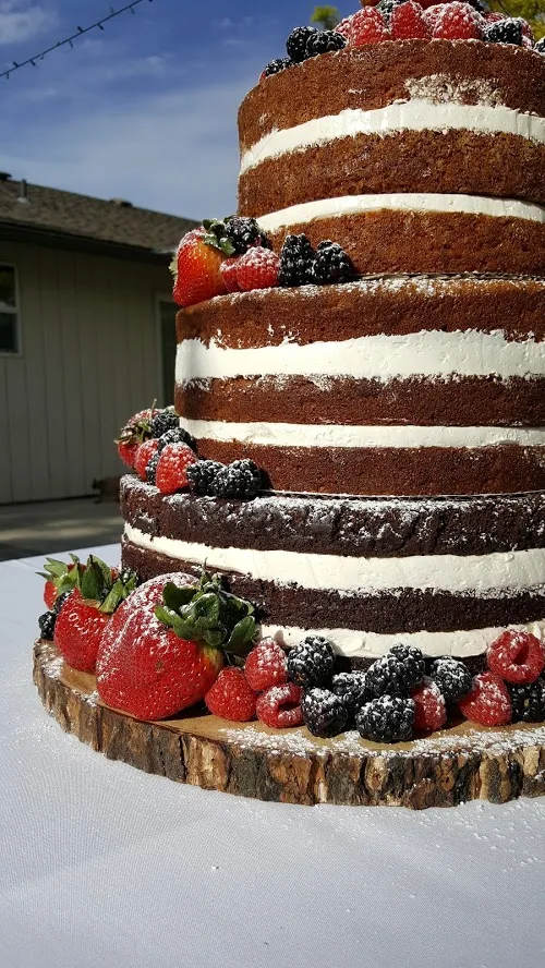 Nakedweddingcakewithberries