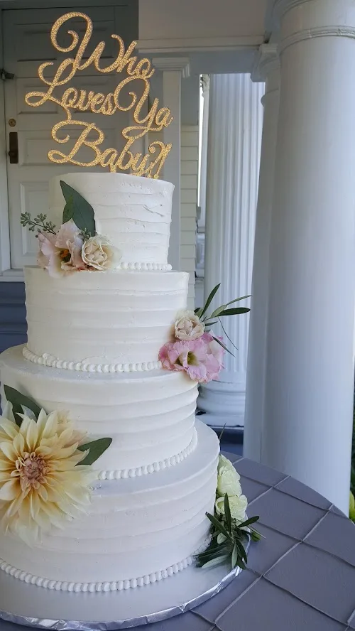Whitecakewithflowersandtopper